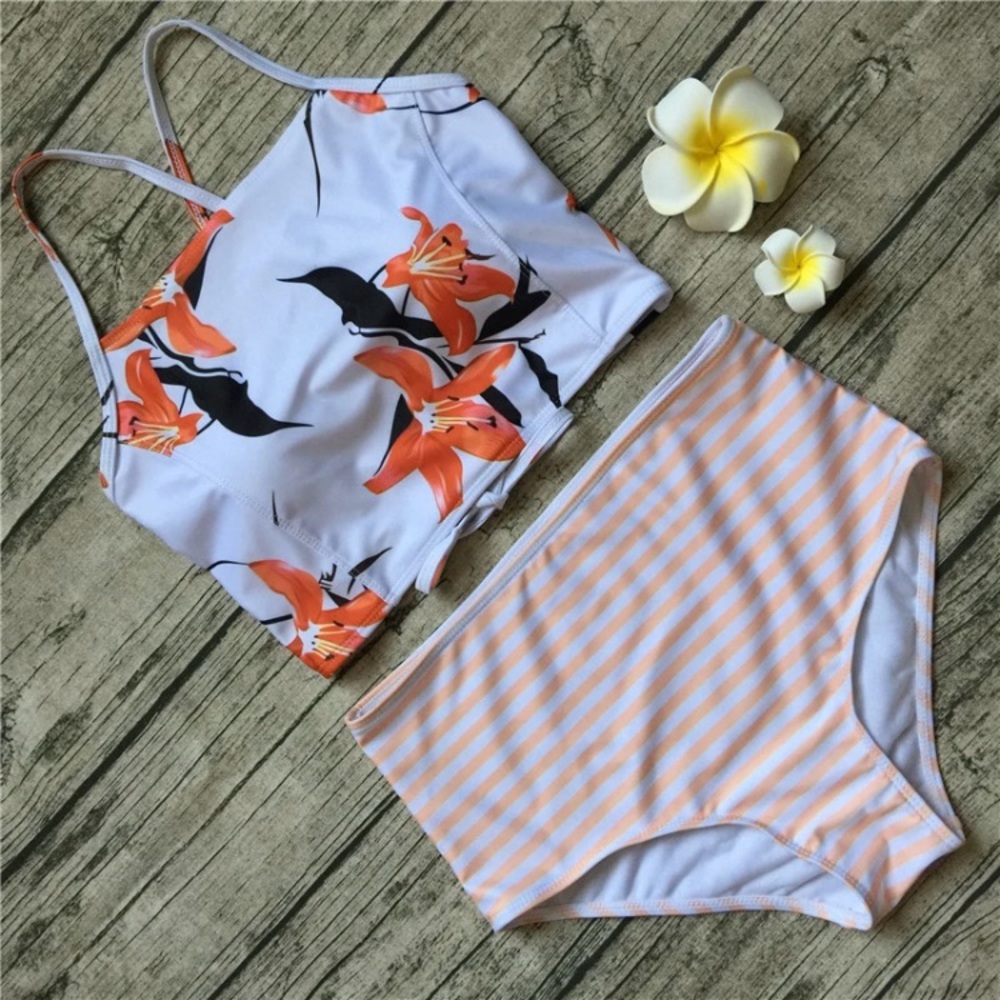Tropical bikini - Picture 3 of 4
